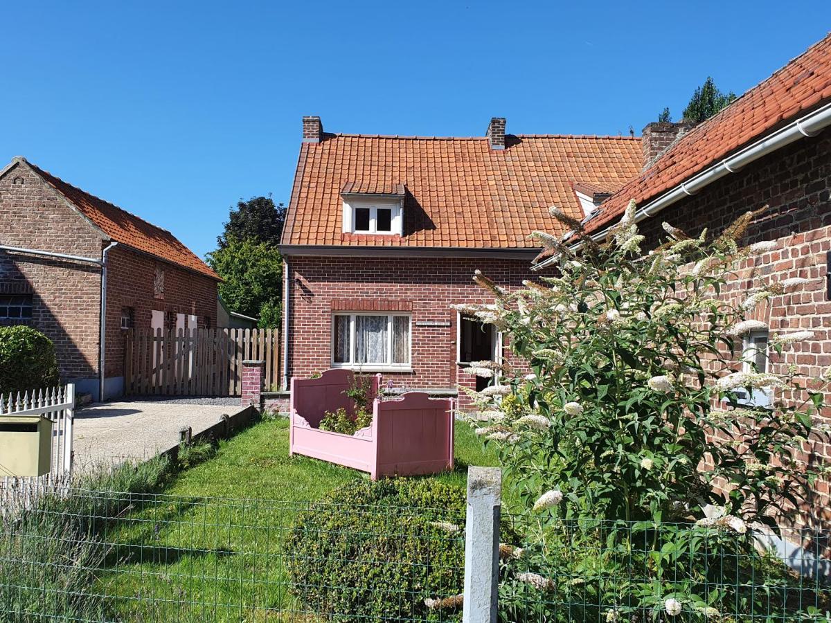 Haspengouws Hoeveke บอร์กโลน ภายนอก รูปภาพ